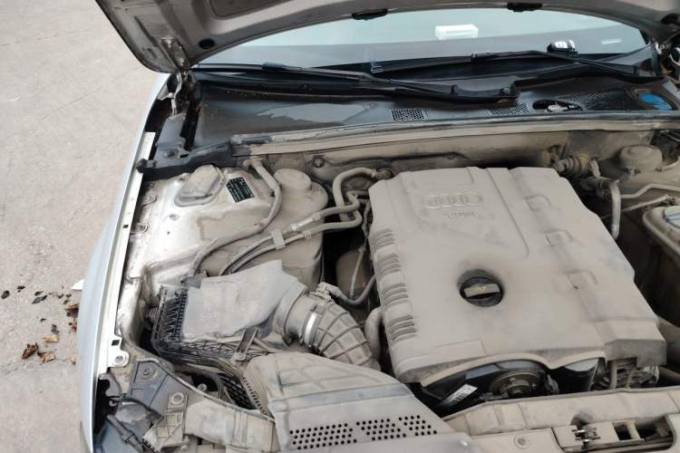 Used Audi A4L 2012 2.0 TFSI automatic Comfort trim level Engine Bay Right