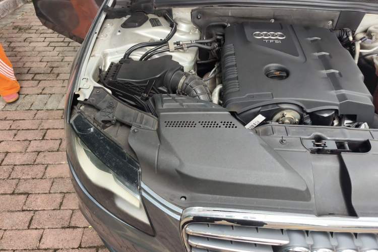 Used Audi A4L 2012 2.0 TFSI Automatic Technology Model Engine Bay Right