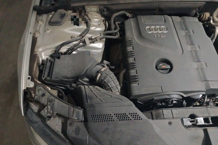 Used Audi A4L 2012 2.0 TFSI automatic Comfort trim level Engine Bay Right