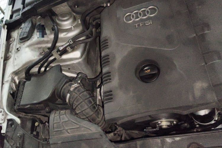 Used Audi A4L 2012 2.0 TFSI automatic Comfort trim level Engine Bay Right