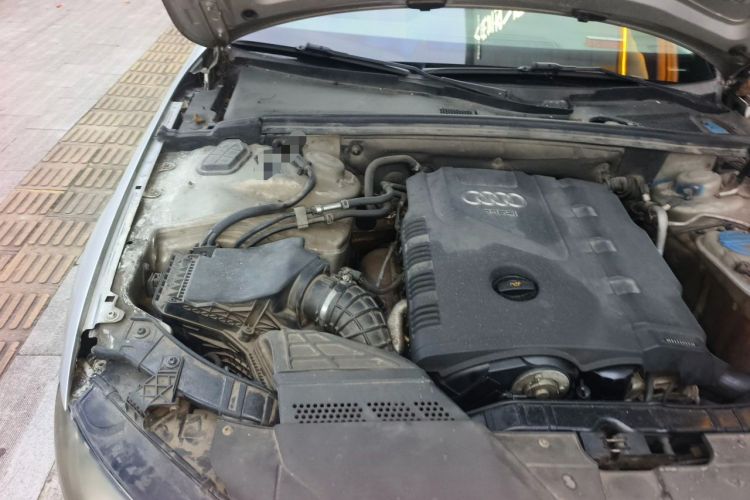 Used Audi A4L 2012 2.0 TFSI automatic Comfort trim level Engine Bay Right