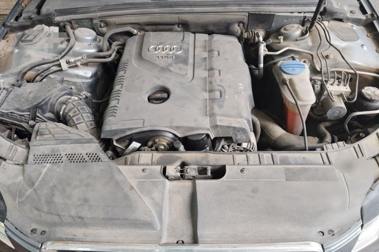 Used Audi A4L 2012 2.0 TFSI automatic standard version Engine Bay