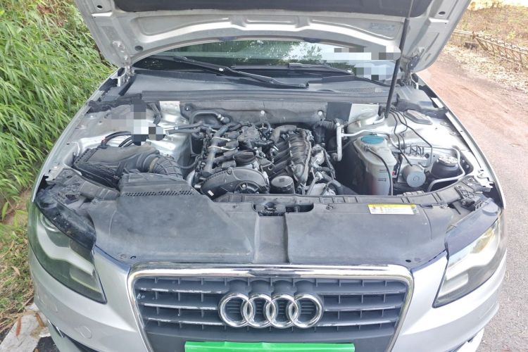 Used Audi A4L 2012 2.0 TFSI automatic standard version Engine Bay