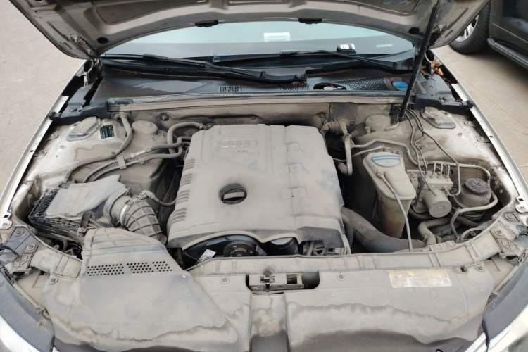 Used Audi A4L 2012 2.0 TFSI automatic Comfort trim level Engine Bay
