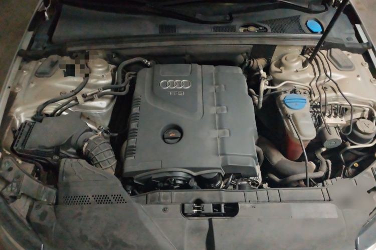 Used Audi A4L 2012 2.0 TFSI automatic Comfort trim level Engine Bay
