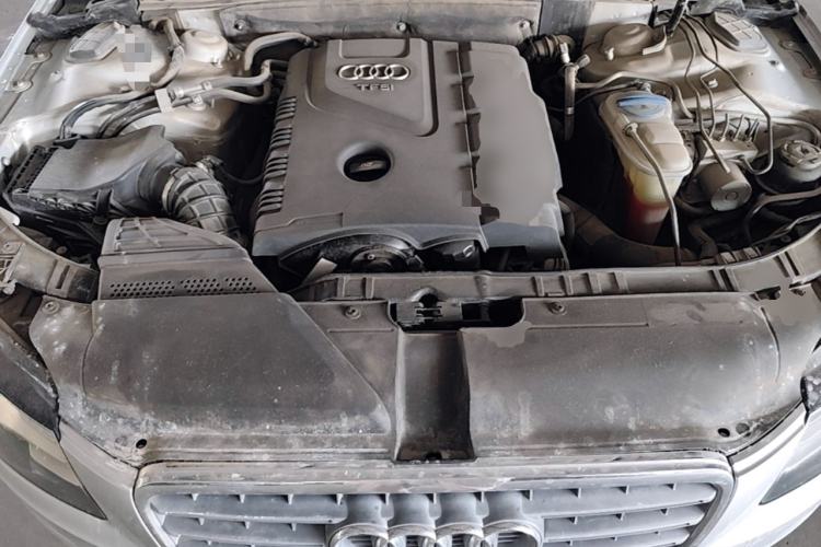 Used Audi A4L 2012 2.0 TFSI automatic sporty version Engine Bay