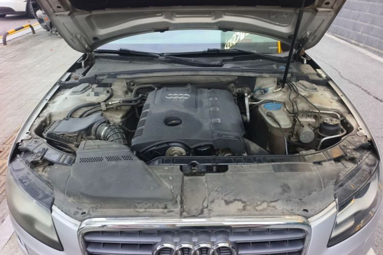 Used Audi A4L 2012 2.0 TFSI automatic Comfort trim level Engine Bay