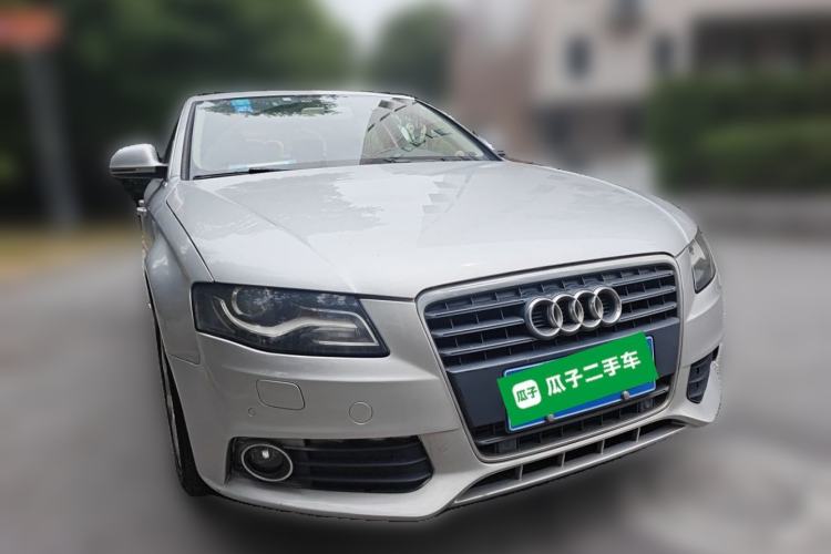 Used Audi A4L 2012 2.0 TFSI automatic standard version Front Right 45 Deg