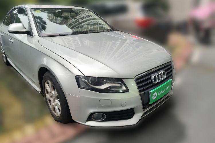 Used Audi A4L 2012 2.0 TFSI automatic standard version Front Right 45 Deg