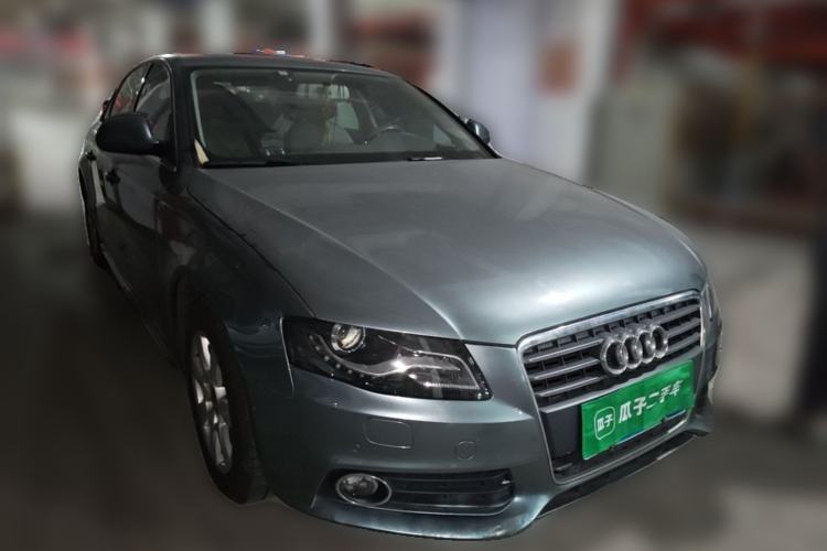 Used Audi A4L 2012 2.0 TFSI automatic Comfort trim level Front Right 45 Deg