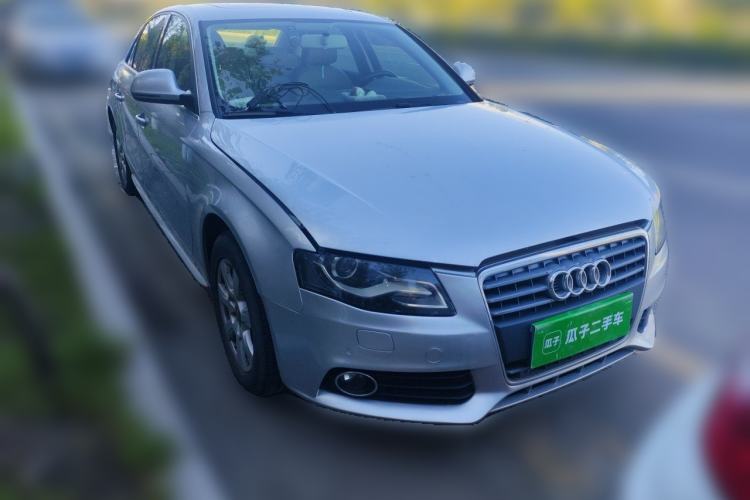 Used Audi A4L 2012 2.0 TFSI automatic standard version Front Right 45 Deg