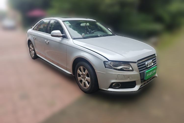 Used Audi A4L 2012 2.0 TFSI automatic Comfort trim level Front Right 45 Deg
