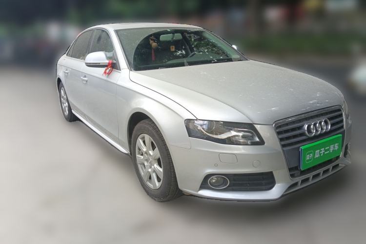 Used Audi A4L 2012 2.0 TFSI automatic Comfort trim level Front Right 45 Deg