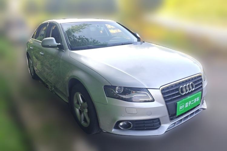 Used Audi A4L 2012 2.0 TFSI automatic standard version Front Right 45 Deg