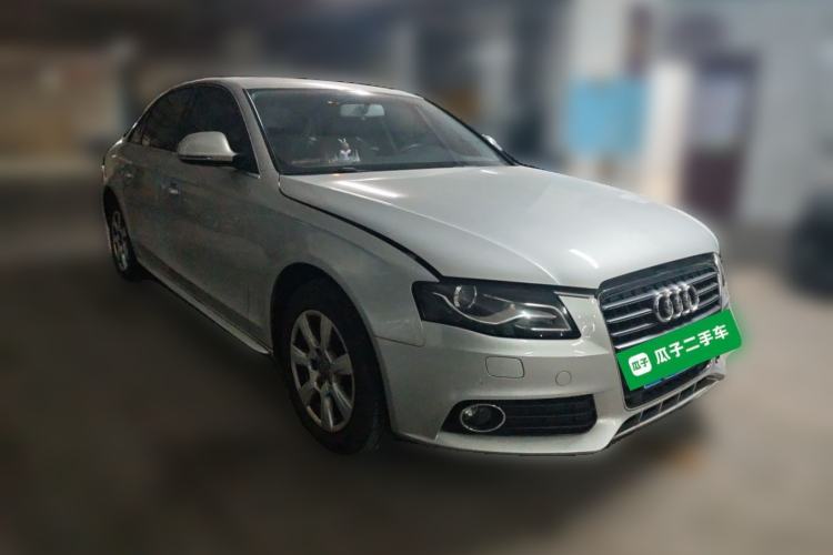 Used Audi A4L 2012 2.0 TFSI automatic Comfort trim level Front Right 45 Deg