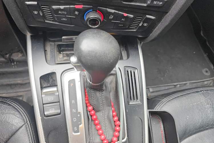 Used Audi A4L 2012 2.0 TFSI automatic standard version Gear Lever