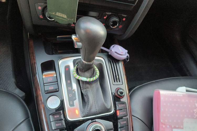 Used Audi A4L 2012 2.0 TFSI Automatic Technology Model Gear Lever