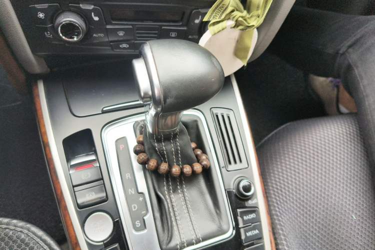 Used Audi A4L 2012 2.0 TFSI Automatic Technology Model Gear Lever