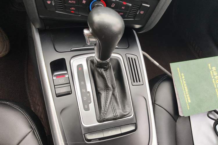 Used Audi A4L 2012 2.0 TFSI automatic standard version Gear Lever