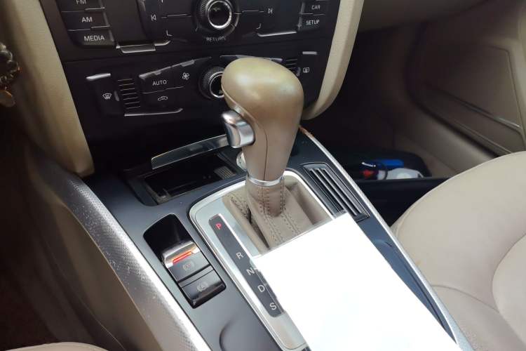 Used Audi A4L 2012 2.0 TFSI automatic standard version Gear Lever