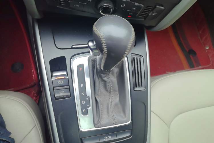 Used Audi A4L 2012 1.8 TFSI Automatic Comfort Model Gear Lever