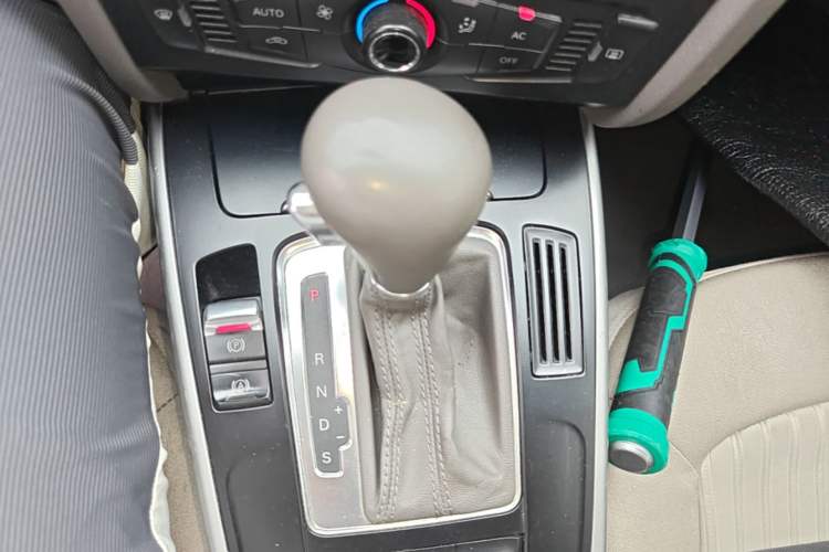 Used Audi A4L 2012 1.8 TFSI Automatic Comfort Model Gear Lever
