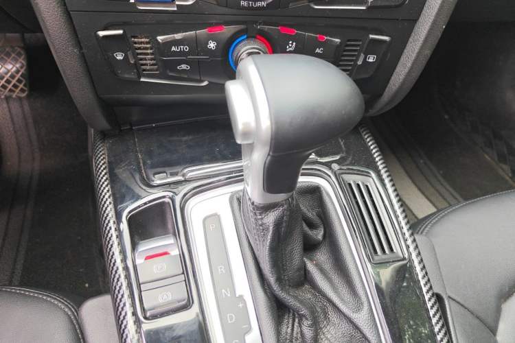 Used Audi A4L 2012 2.0 TFSI automatic standard version Gear Lever
