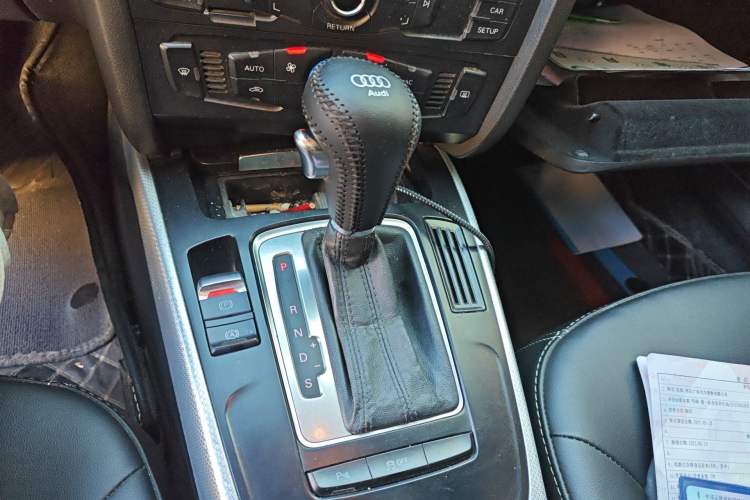 Used Audi A4L 2012 2.0 TFSI automatic standard version Gear Lever