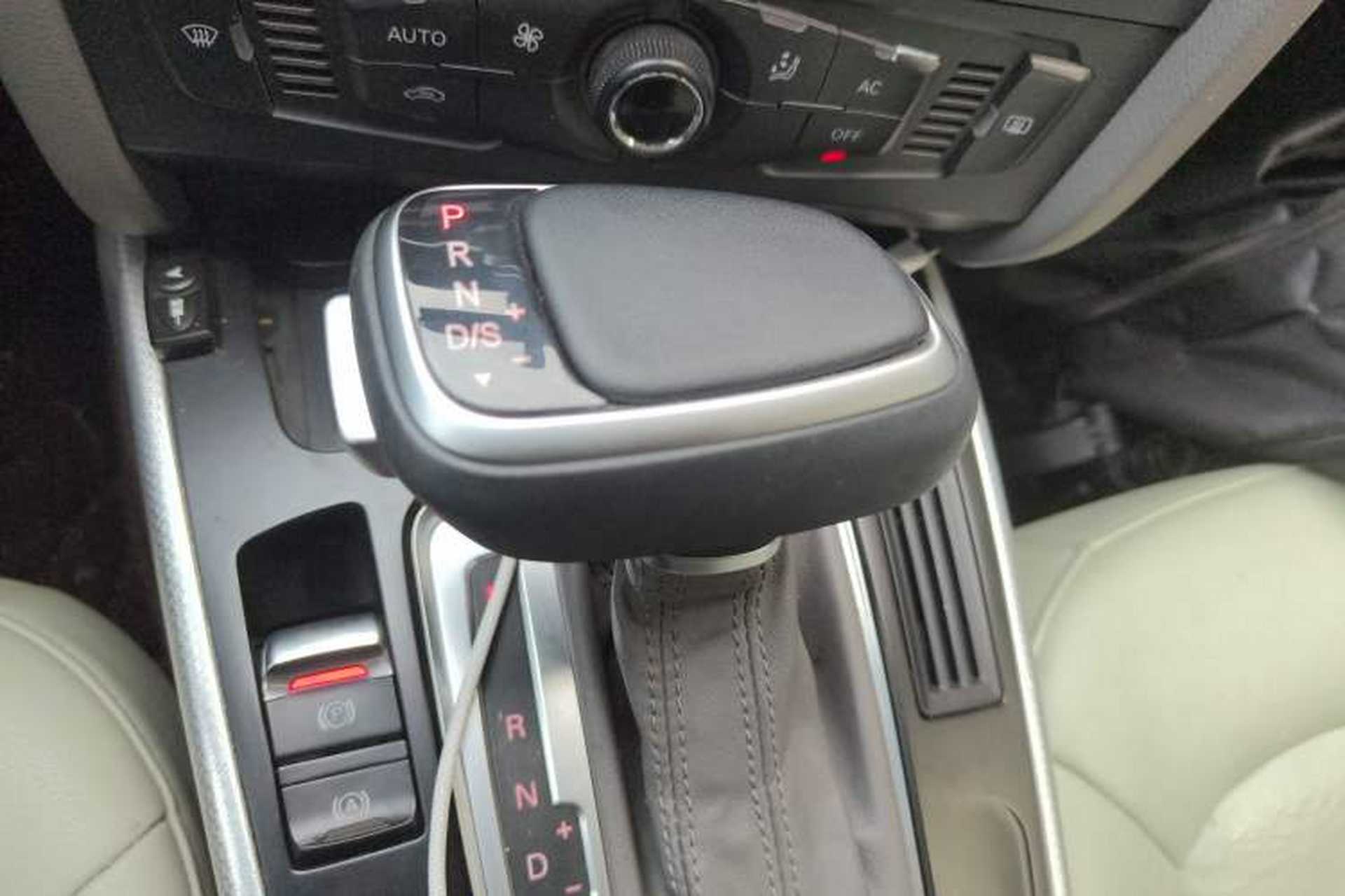 Used Audi A4L 2012 2.0 TFSI Automatic Technology Model Gear Lever