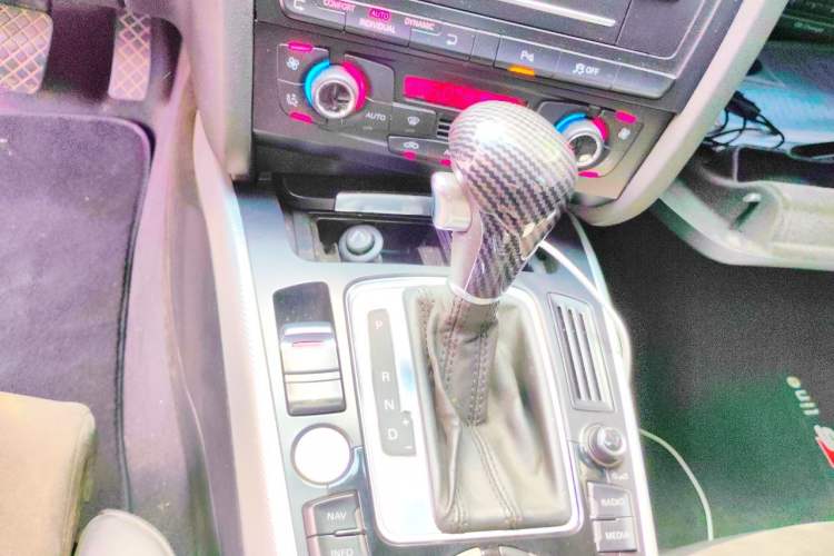 Used Audi A4L 2012 2.0 TFSI automatic sporty version Gear Lever