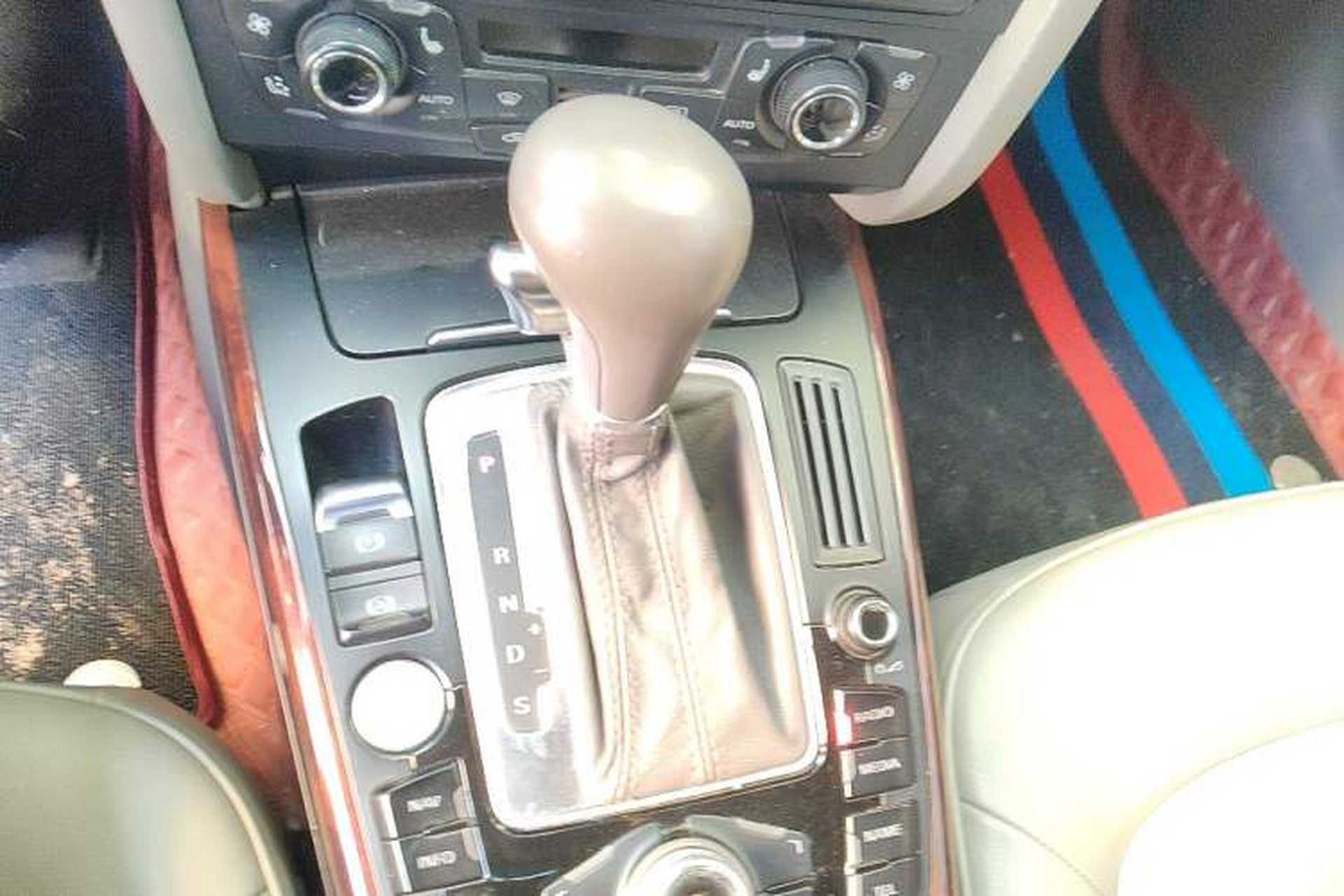 Used Audi A4L 2012 2.0 TFSI automatic luxury version Gear Lever