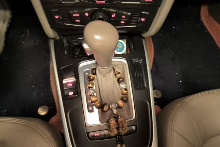 Used Audi A4L 2012 2.0 TFSI automatic standard version Gear Lever