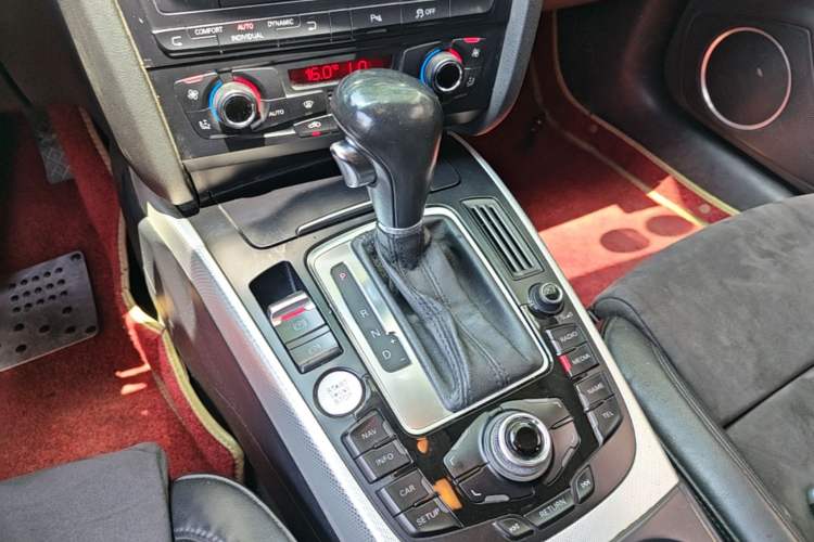 Used Audi A4L 2012 2.0 TFSI automatic sporty version Gear Lever