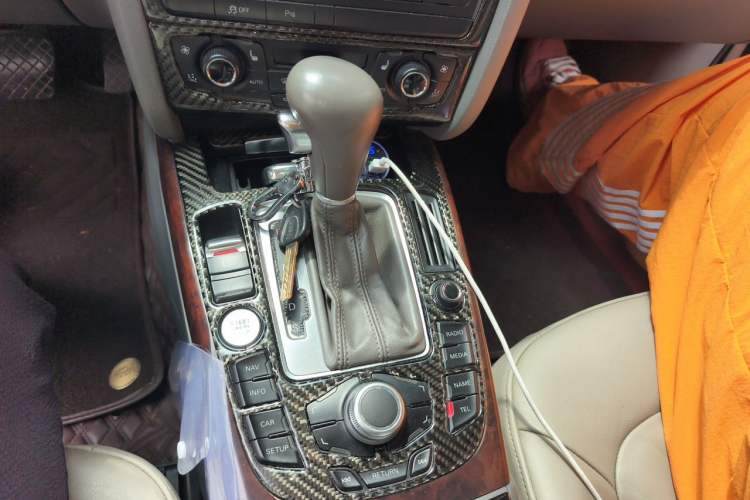 Used Audi A4L 2012 2.0 TFSI Automatic Technology Model Gear Lever