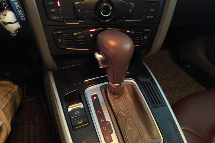 Used Audi A4L 2012 2.0 TFSI automatic sporty version Gear Lever
