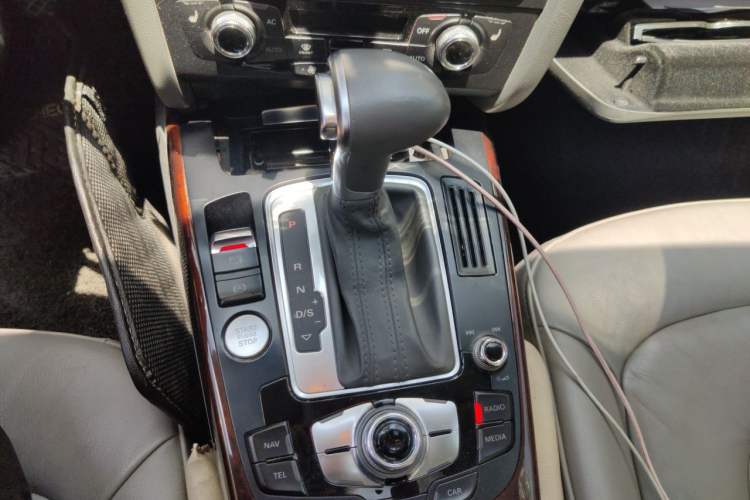 Used Audi A4L 2012 2.0 TFSI Automatic Technology Model Gear Lever