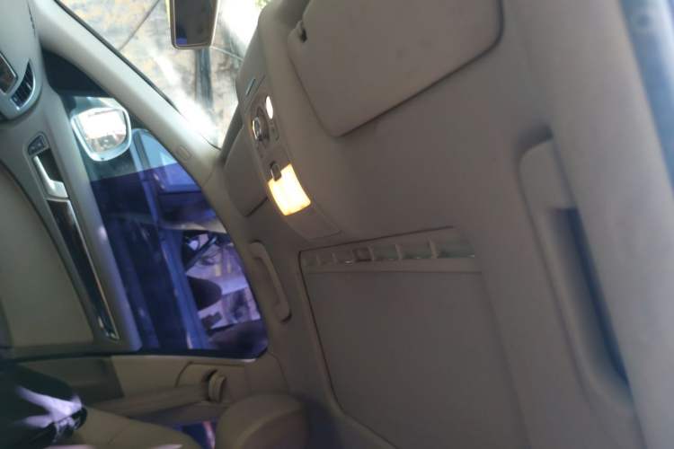 Used Audi A4L 2012 2.0 TFSI automatic Comfort trim level Headliner