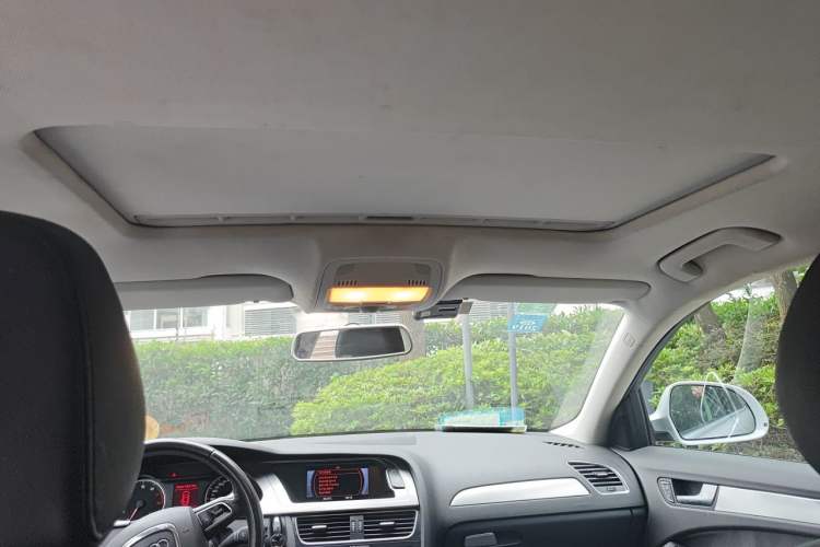 Used Audi A4L 2012 2.0 TFSI automatic standard version Headliner