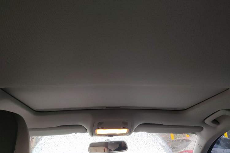 Used Audi A4L 2012 2.0 TFSI automatic Comfort trim level Headliner