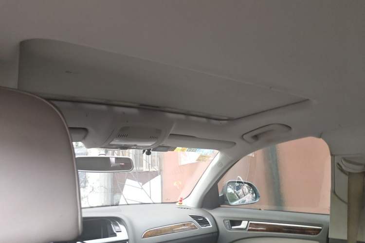 Used Audi A4L 2012 2.0 TFSI automatic Comfort trim level Headliner