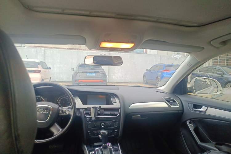Used Audi A4L 2012 2.0 TFSI automatic standard version Headliner