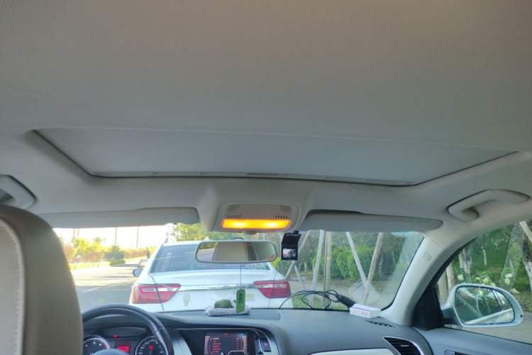 Used Audi A4L 2012 2.0 TFSI automatic standard version Headliner