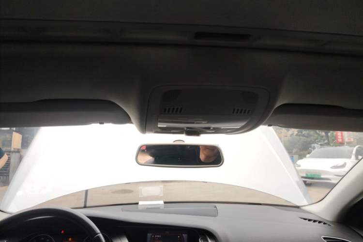 Used Audi A4L 2012 2.0 TFSI automatic Comfort trim level Headliner