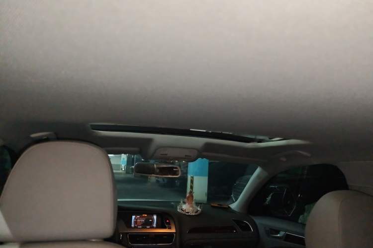 Used Audi A4L 2012 2.0 TFSI automatic Comfort trim level Headliner