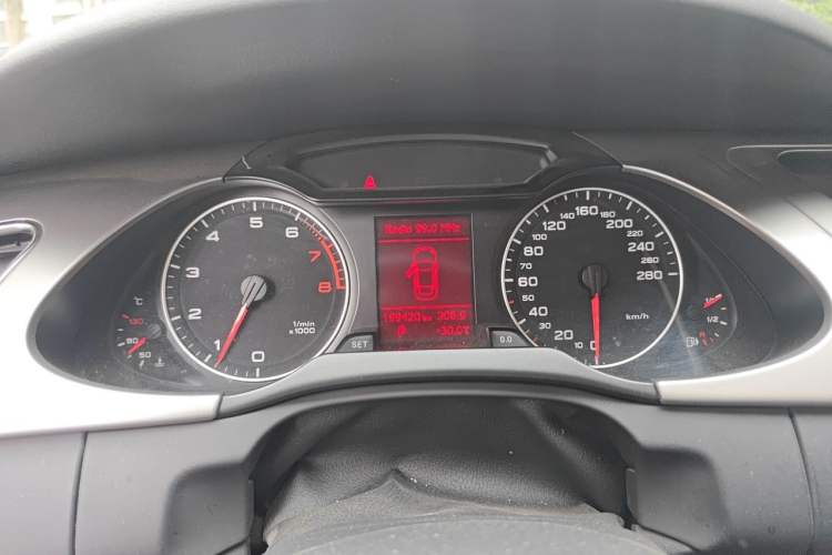 Used Audi A4L 2012 2.0 TFSI automatic standard version Instrument Cluster