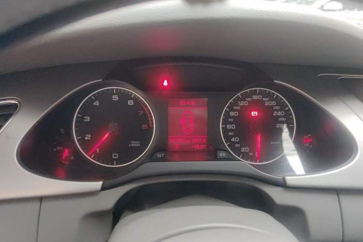 Used Audi A4L 2012 2.0 TFSI automatic standard version Instrument Cluster