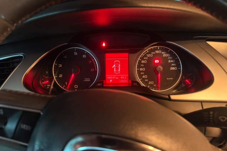 Used Audi A4L 2012 2.0 TFSI automatic standard version Instrument Cluster