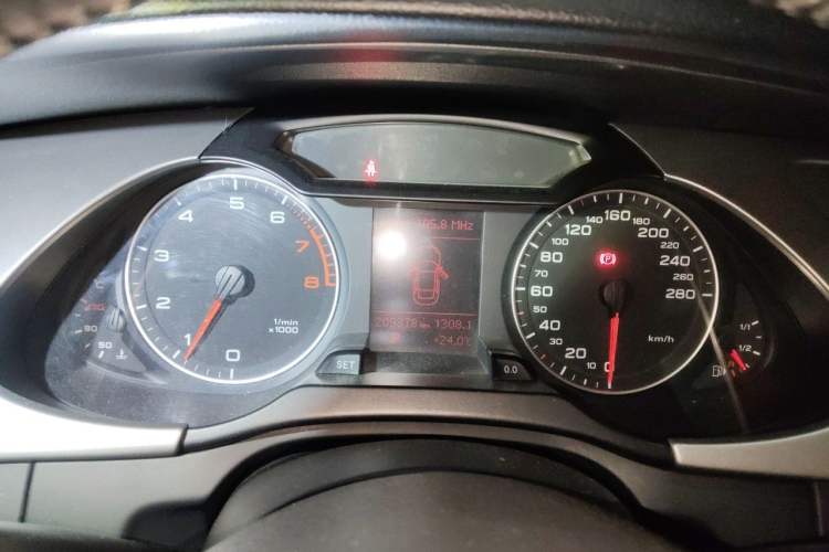 Used Audi A4L 2012 2.0 TFSI automatic standard version Instrument Cluster