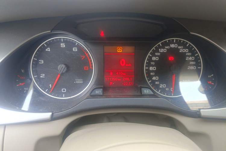 Used Audi A4L 2012 2.0 TFSI automatic standard version Instrument Cluster