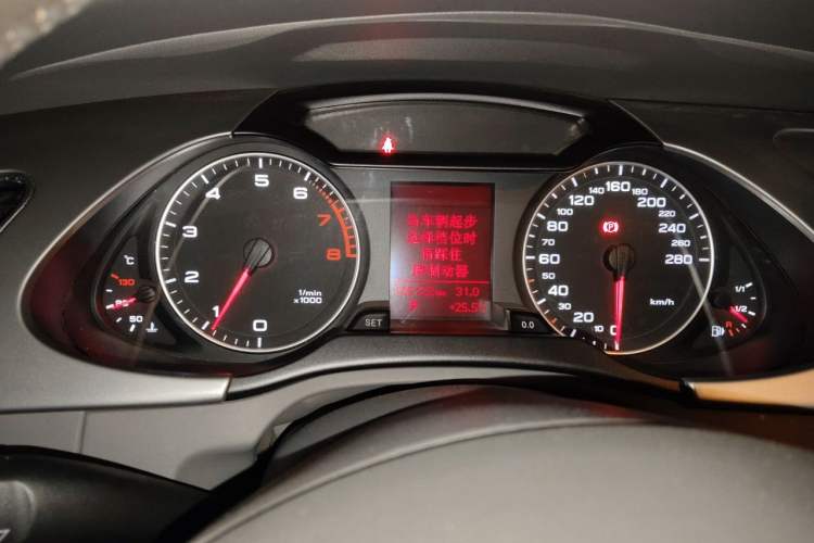 Used Audi A4L 2012 2.0 TFSI automatic Comfort trim level Instrument Cluster